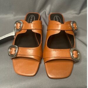 Scoop Womens Slide On Flat Sandal Cognac Brown Silver Buckle Size 6.5